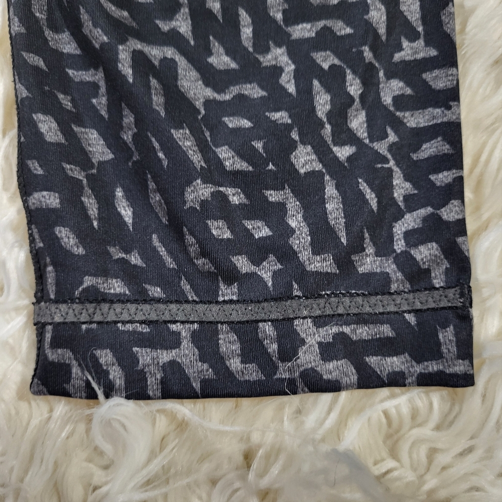 Lululemon Geometric Print Pocket Zipper Leggings Size 4 - Picture 4 of 14